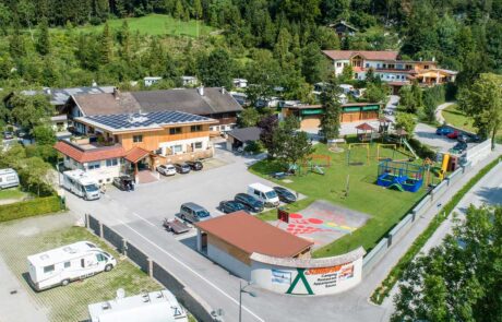 Einfahrt zum Campingplatz Stadlerhof in Tirol